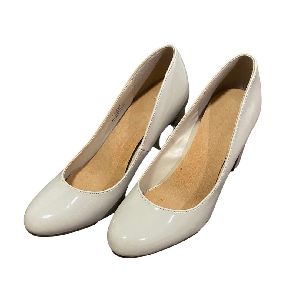 🌟🌟 2/$10 🌟🌟 Patent Faux Leather Tan Round Toe Block Heel Pumps